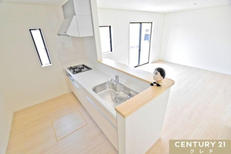 �L�b�`�� �J�����̂���Ζʎ��L�b�`���͉Ƒ��Ɏ�n���ŗ�����H�����n���܂��B
�R�~���j�P�[�V�������Ƃ�Ȃ���X���[�Y�Ȕz�V���Еt�����ł��܂��B