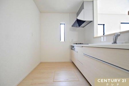 �L�b�`�� ���[�L�x�ȃV�X�e���L�b�`���͓����ɂ�Ƃ�����A�Z��Ԃ��L���m�ہB
�L�b�`���c�[���Ȃǂ���������Ǝ��[���邱�Ƃ��ł������̂������₨�|�������K�ɍs�����Ƃ��ł��܂��B