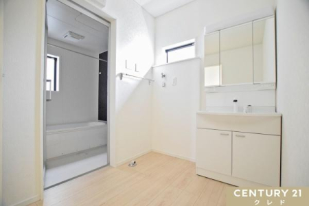 ���ʑ�E���ʏ� �g���₷�����l�������݌v�̐��ʉ��ϑ��ݒu�B
�����Ƀ}�b�`���₷���V���v���ȑ���Ȃ���A���[�͂��d���������K�Ɏg����ݔ��ł��B