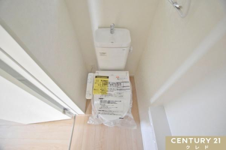 �g�C�� ���Z�܂��ɂ͋@�\�̏[�������������g�C����ݒu�B
���ւ̖��C�����炷���Ƃ��ł��A���≘��̕t���ɂ�������Ő�������ۂ��Ƃ��ł��܂��B