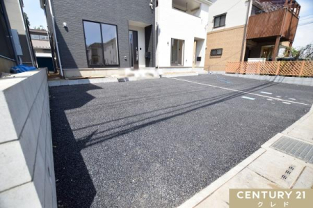 ���ԏ� 2����߂邱�Ƃ̂ł��钓�ԏ�́A�X�y�[�X���L���Ƒ��̎Ԃ◈�q���]�T�������Ē��ԉ\�B
�o��������K�Ō����I�ɃX�y�[�X���g���܂��B