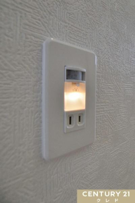 ���̑� �y�l���Z���T�[���C�g�t�R���Z���g�z
�L���ɂ͖�Ԃ̈ړ��̈��S���◘�֐������߂�Z���T�[���C�g�t���̃R���Z���g������܂��B
�Â��Ȃ�Ǝ����_�����A�L����K�i�������Ƃ炵�܂��B