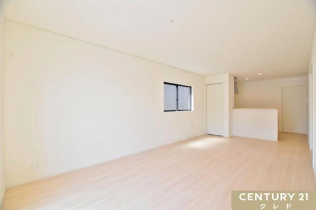 ���r���O �yLDK16.6���z
�g������̂���16���̃��r���O��2�l��炵�̂��v�w����q��Ē��̉Ƒ��ɂ��I�X�X���̍L���B
�L�b�`�����烊�r���O�S�̂����n���܂��B
���ꕔCG�ɂ��c�u���P�����s���Ă��܂�