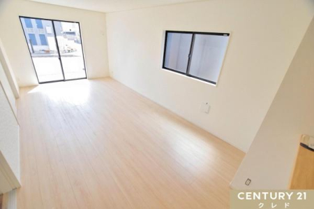 ���r���O �yLDK16.6���z
�Ǝ������Ȃ���S�̂����n���錩��蓮���B
�L�b�`������_�C�j���O�A�a���܂Ŏ�����������A���S���̂���z�u�ł��B
���ꕔCG�ɂ��c�u���P�����s���Ă��܂�