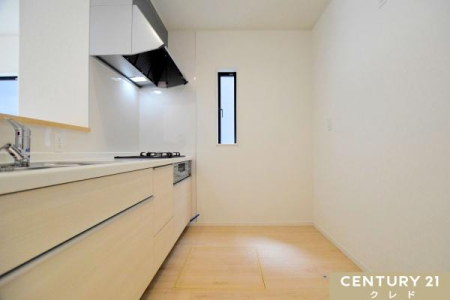 �L�b�`�� ���[�L�x�ȃV�X�e���L�b�`���͓����ɂ�Ƃ�����A�Z��Ԃ��L���m�ہB
�L�b�`���c�[���Ȃǂ���������Ǝ��[���邱�Ƃ��ł������̂������₨�|�������K�ɍs�����Ƃ��ł��܂��B