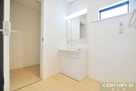 ���ʑ�E���ʏ� �g���₷�����l�������݌v�̐��ʉ��ϑ��ݒu�B
�����Ƀ}�b�`���₷���V���v���ȑ���Ȃ���A���[�͂��d���������K�Ɏg����ݔ��ł��B