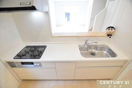 �L�b�`�� �J�����̂���Ζʎ��L�b�`���͉Ƒ��Ɏ�n���ŗ�����H�����n���܂��B
�R�~���j�P�[�V�������Ƃ�Ȃ���X���[�Y�Ȕz�V���Еt�����ł��܂��B