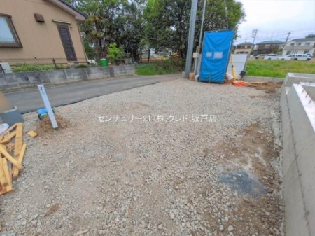 �O�ʓ��H�܂ތ��n�ʐ^ ����3�䒓�ԉ\�ȃJ�[�X�y�[�X�I
�����̑��Ԃ◈�q�����Ή����₷���֗��ł��B