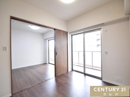 �m�� �y�m��5���z
�o���R�j�[�ɖʂ����傫�ȑ|���o��������z���ƐS�n�悢���������Ղ����A���邭�u�₩�ȋ����B�����˂��J�����LDK�ƈ�̂ɂȂ�A���L�X�Ƃ��g�����������܂��B