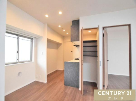�L�b�`�� �L�b�`���̂������ɂ́A�H�i�̃X�g�b�N����p�i�������Ղ肵�܂���֗��ȉ��I�������B�Ǝ������ɂ��z�������g������̗ǂ��݌v�ł��B