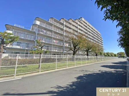 ���̑����n ���ː�392�˂̊��C���ӂ��r�b�O�R�~���j�e�B�B���ӂɂ̓X�[�p�[�Ȃǂ̏��Ǝ{�݂ɉ����A����@�ւ��[���B�q��Đ��тɂ��������A�֗��ň��S�ȏZ���������Ă��܂��B