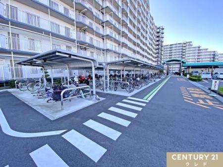 ���̑����p�� �y���֏�z
�ʋ΁E�ʊw�Ȃǎ��]�Ԃ����g���̂��Ƒ������֏�������p���������܂��B�����̕t�������փX�y�[�X�͉J�Ȃǂɂ��K���玩�]�Ԃ����܂��B