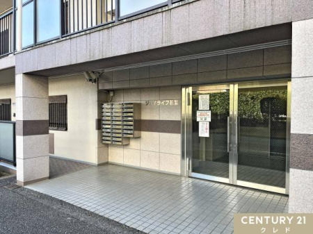 �G���g�����X �Ǘ��̐��ǍD�ȃ}���V�����ł��B�G���g�����X���ӂ͐��|���s���͂��Ă���A���������ۂ���Ă��܂��B�W���|�X�g����������Ă��܂��B