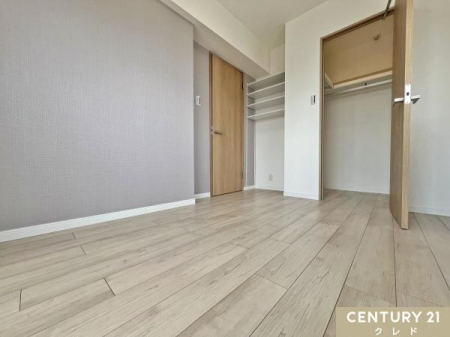 �m�� �y�m��5.3���z
5.3���̓f�X�N�{�`�F�A�{�I��u���Ă��\���ȃT�C�Y���B
��̂�������ݑ�p�̃z�[���I�t�B�X�ɂ��I�X�X���̎����ł��B