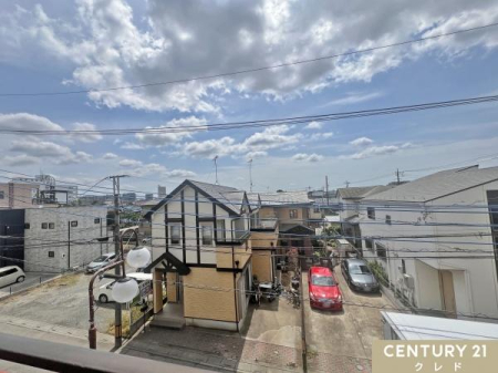 �Z�˂���̒��]�ʐ^ ���Z�܂��o���R�j�[����̒��]�ł��B
�z������̗ǂ��Z��X�G���A�̃o���R�j�[����́A���ꂽ���ɂ͐X�ƍL�����𒭂߂邱�Ƃ��ł��܂��B