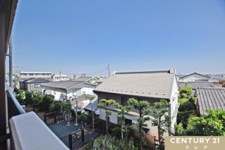 �Z�˂���̒��]�ʐ^ ���Z�܂��o���R�j�[����̒��]�ł��B
�z������̗ǂ��Z��X�G���A�̃o���R�j�[����́A���ꂽ���ɂ͐X�ƍL�����𒭂߂邱�Ƃ��ł��܂��B