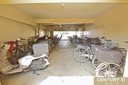  �y���֏�z
�ʋ΁E�ʊw�Ȃǎ��]�Ԃ����g���̂��Ƒ������֏�������p���������܂��B
�����̕t�������փX�y�[�X�͉J�Ȃǂɂ��K���玩�]�Ԃ����܂��B