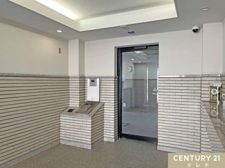 ���̑����p�� �G���g�����X�ɂ̓I�[�g���b�N��ݒu�I
���������Ă�������ҁE�֌W�҈ȊO�̓G���g�����X���ɓ��邱�Ƃ��ł��Ȃ��̂ŁA�h�Ɩʂł����S�ł��B