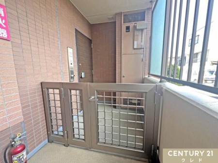 ���� ���փ|�[�`�����֑O�ɂ��Ă��邨�����̂��߁A�v���C�x�[�g�����v���X����܂��B�|�[�`���ɂ��q�l�̎O�֎Ԃ�V���u���Ă����̂������ł��ˁB