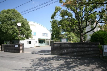 ���ӊ� �y���w�Z�z�x�m���s���{�����w�Z�F1600m