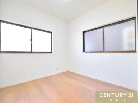 �m�� �y�m��4.5���z
�z���C�g�~�ؖڒ��̖��邭�������̂���m���B�V���v���ȓ����Ȃ̂ŁA���D�݂̉Ƌ��u���Ď����D�݂̋�Ԃ���邱�Ƃ��ł��܂��B