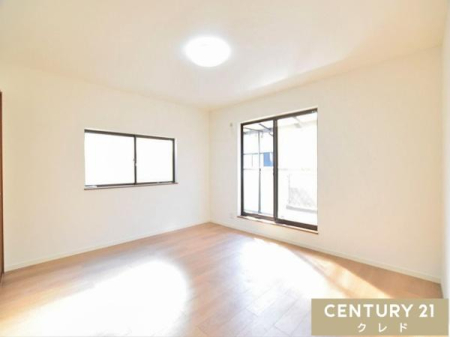 �m�� �y�m��9���z
������o���R�j�[�ɖʂ����A���邭���ʂ��̗ǂ�9���̗m���ł��B2�ʍ̌��ł����Ղ�̗z�����������݁A�������S�̂���������ݍ��݂܂��B