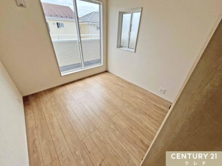 �m�� �y�m��5���z
2�ʍ̌��Ŗ��邢���������������ށA���ʂ��̗ǂ��m���B�N���[�[�b�g��������Ă���A�ߗނ⏬��������������[�ł���g������̗ǂ���Ԃł��B