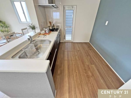 �L�b�`�� �L�b�`�����ɂ͏����������A���R�����������ޖ��邢��ԁB���ʂ����ǂ��A�j�I�C��������ɂ����̂��������|�C���g�ł��B�Ǝ��������X���[�Y�ɂȂ�A�����̉Ǝ�����������T�|�[�g���܂��B