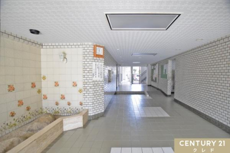 �G���g�����X ����ɂ������ȓ����͊Ǘ��l���񂪂���̂Ŗh�Ɩʂ����S�ł��B
�|�X�g�͉����ɐݒu����Ă���̂ő�z�����J�ɔG���S�z������܂���B