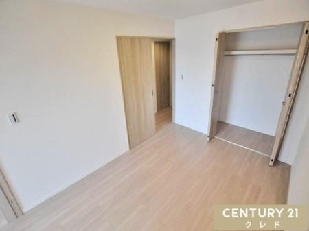 �m�� �y�m��6���z
���Ɩؖڒ��̃i�`�������ȓ����ŁA�ǂ�ȃC���e���A�ɂ����R�ɓ���݂܂��B�q�ǂ������⏑�ցA�Q���ȂǁA���C�t�X�^�C���ɍ��킹�đ��ړI�Ƀ��C�A�E�g���₷���g������̗ǂ��L���ł��B