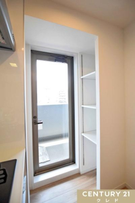 �L�b�`�� �o���R�j�[�֒��ڏo����ł��鏟����t���B���ɂ̓p���g���[�Ƃ��Ďg����֗��ȉ��I������t���܂����B���������R�ɕς�����̂ŁA�H�i�̃X�g�b�N�⒲���Ɠd�A�H��Ȃǂ���������[�ł��܂�