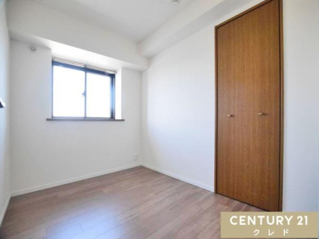 ���̑����n �y�[��4���z
4���̔[�˂͎��[�Ƃ��Ă͂������A�����[�g�X�y�[�X�Ȃǐ����̂��߂̈ꕔ���Ƃ��Ă��g�p�ł��܂��B
�o�������邽�ߍ̌��E���C�Ȃǂ��s���܂��B