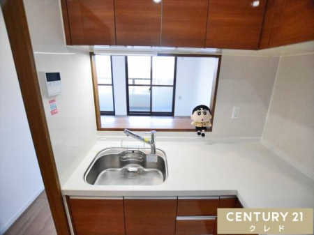 �L�b�`�� �J�E���^�[��������͉Ƒ��Ɏ�n���ŗ�����H�����n���܂��B
�R�~���j�P�[�V�������Ƃ�Ȃ���X���[�Y�Ȕz�V���Еt�����ł��܂��B