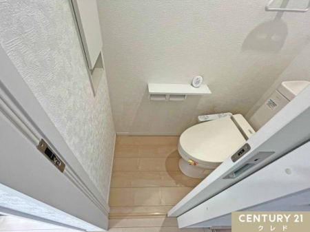 �g�C�� �y2�K�g�C���z
2�K�ɂ��������֍��t���g�C����݂��Ă���̂Ő����������X���[�Y�ɂȂ�܂��B���̖Z�������ԑт�2�����̃g�C���𗘗p�ł��邱�Ƃŏo�΂�o�Z�O�̎��Ԃɗ]�T�����܂�܂��B