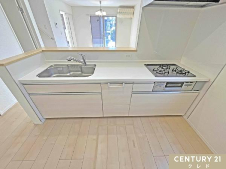 �L�b�`�� ���r���O�����n����Ζʎ��Ȃ̂ŁA�����Ȃ��q�l�����邲�ƒ�ł����S�B
�Ƒ��Ɖ�b���y���񂾂�A���q�l�̗l�q������邱�Ƃ��ł��܂��B