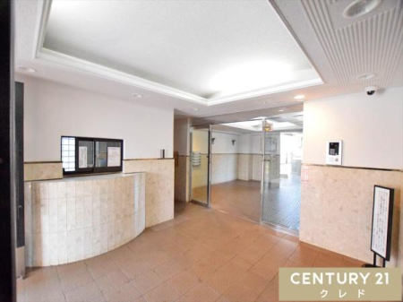 �G���g�����X ���X�܂Ő��|���s���͂����A���������ӂ��G���g�����X�B�I�[�g���b�N�A�h�ƃJ�����̐ݒu�ɉ����A�����͊Ǘ��l���Ζ����Ă��邽�߃Z�L�����e�B�ʂ����S�ł��B