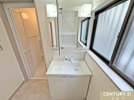 ���ʑ�E���ʏ� �Z�������̐g�x�x�ɕ֗��ȎO�ʋ��t�����ʉ��ϑ�ɐV�K�����B�����⑫���̈����o���Ȃǎ��[�X�y�[�X���[�����Ă���A�����ނ���������Еt���܂��B