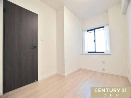 ���[ �y4.5���T�[�r�X���[���z
�z�[�����C�u�����[�⏑�փR�[�i�[�Ƃ��Ċ��p����ȂǁA�Ƒ��̃A�C�f�A�Ŏ��R�Ȏg�����̂ł���X�y�[�X�ƂȂ��Ă��܂��B