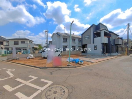 �O�ʓ��H�܂ތ��n�ʐ^ �p�n�����犐���A�L����̂����炵�B
2�ʍ̌��Ŏ����͖��邭�A���ʂ����ǍD�I
�J�[�X�y�[�X��3��B�Ԃ̏o��������₷�����Ԃ��炭�炭�I