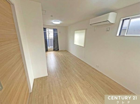 �m�� �y�m��5.25��+6���z
�o���R�j�[�ɖʂ����傫�ȑ����炽���Ղ�ƌ�������A�����ɖ��邳�ƊJ�����������炵�܂��B
���c�u����CG���H�ɂ�菜�����Ă��܂��B