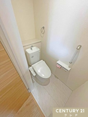 �g�C�� 1�A2�K�ɉ������֍��t���g�C����݂��Ă���̂Ő����������X���[�Y�ɂȂ�܂��B���̖Z�������ԑт�2�����̃g�C���𗘗p�ł��邱�Ƃŏo�΂�o�Z�O�̎��Ԃɗ]�T�����܂�܂��B