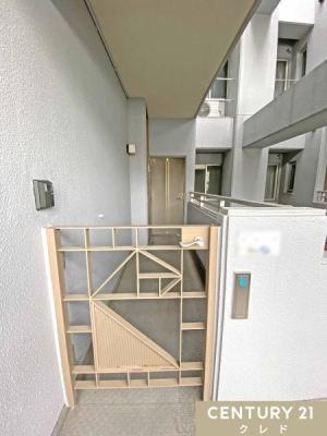 ���� ���փ|�[�`�����֑O�ɂ��Ă��邨�����̂��߁A�v���C�x�[�g�����v���X����܂��B
�|�[�`���ɂ��q�l�̎O�֎Ԃ�V���u���Ă����̂������ł��ˁB