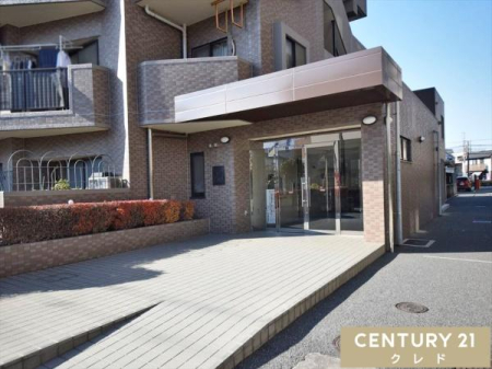 �G���g�����X ���L�G���g�����X�ɂ̓I�[�g���b�N��ݒu�B���������Ă�������ҁE�֌W�҈ȊO�̓G���g�����X���ɓ��邱�Ƃ��ł��Ȃ��̂ŁA�h�Ɩʂł����S�ł��B