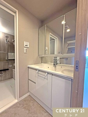 ���ʑ�E���ʏ� �y���ʉ��ϑ�V�K�����z
�������ꂽ�΂���̐��ʑ�̑O�ł́A�Ƒ����g�x�x�ōQ�����������Ԏ��Ԃ��A�������̂����ԂŋC�����悭�߂����܂��B