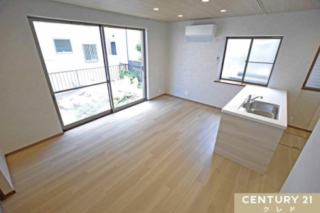 ���r���O �yLDK12.25���z
�쑤�ɊJ������݂������r���O�́A���邢���������Ղ�Ɠ��鋏�S�n�̗ǂ���ԁB���Ƒ��݂�Ȃ����R�̂ŐS�n�ǂ��߂������Ƃ��ł��܂��B