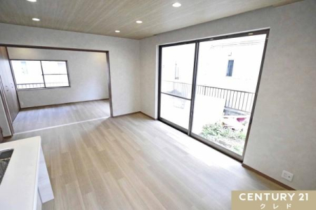 ���r���O �yLDK12.25���z
LDK�Ɨאڂ���m���̎d�؂���J������΁A18.25���̂�Ƃ肠����ԂɁB�z�����������ޖ��邢���r���O�́A���C�t�X�^�C���ɍ��킹�Ď��R���݂ȃ��C�A�E�g���y���߂܂��B