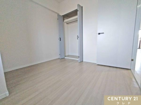 �m�� �y�m��4.6���z
�S�����N���X�E�t���[�����O���֍ς݁B���[�ɕ֗��ȃN���[�[�b�g�t���ŁA����ꂽ��Ԃ�L�����p�ł���g������̗ǂ��������ł��B