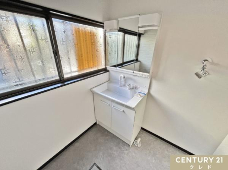 �m�� ���ʉ��ϑ��V�K�����I
���[�X�y�[�X�␅���A�~���[�Ȃǂ̏[���̋@�\���A�|�������₷���݌v�ŉq���I�Ȋ����ێ����₷���Ȃ�܂��B