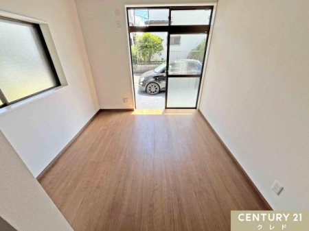 �m�� �y�m��4.5���z
�_�C�j���O�ƃt���b�g�ɂȂ���m��4.5���B�\�t�@��e���r��u���ă��r���O�Ƃ��Ă����p�ł���A���邭�J�����̂����Ԃł��B