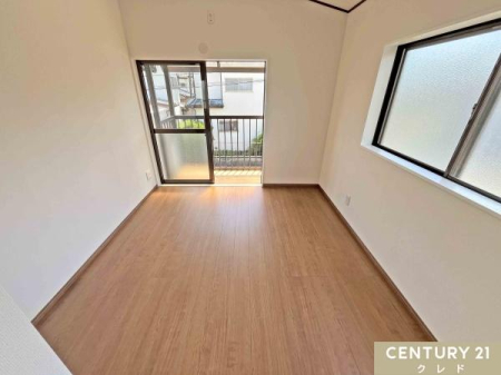 �m�� �y�쐼6���z
��o���R�j�[�ɖʂ����m��6���B
2�ʍ̌��ŗz�����������݁A���ʂ����ǍD�Ȗ��邭�S�n�悢�v���C�x�[�g��Ԃł��B